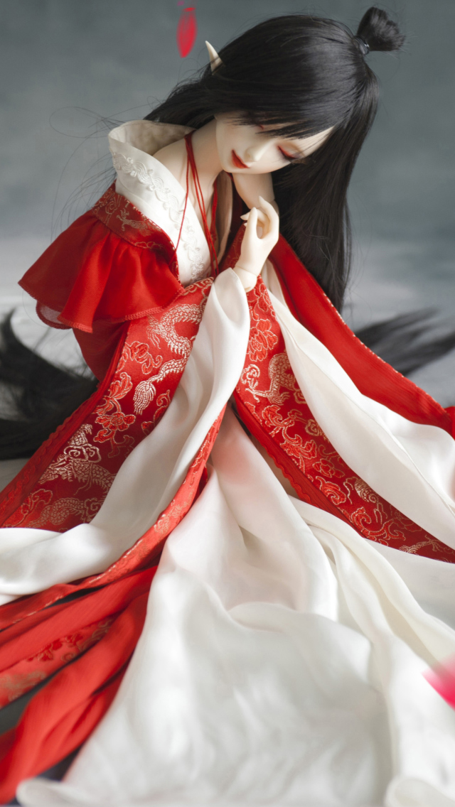 Sfondi Beautiful Doll In Japanese Kimono 640x1136