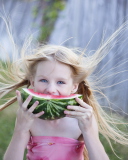 Fondo de pantalla Girl Eating Watermelon 128x160