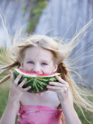 Fondo de pantalla Girl Eating Watermelon 132x176
