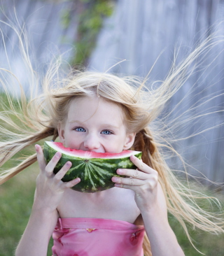 Girl Eating Watermelon - Obrázkek zdarma pro Nokia C-5 5MP