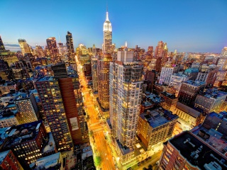 Das Empire State Building on Fifth Avenue Wallpaper 320x240