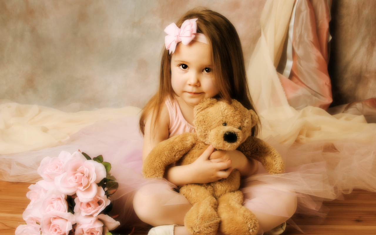 Обои Cute Little Girl With Teddy Bear 1280x800