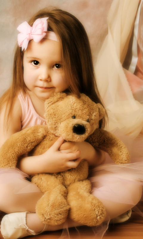 Cute Little Girl With Teddy Bear wallpaper 480x800
