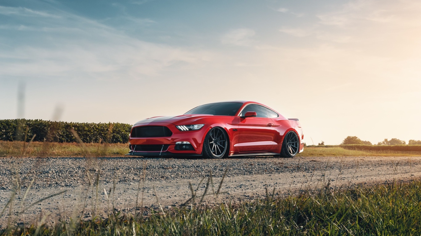 Fondo de pantalla Ford Mustang GT Red 1366x768