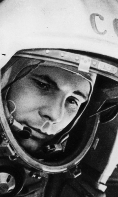 Screenshot №1 pro téma Yuri Gagarin First Austronaut 240x400