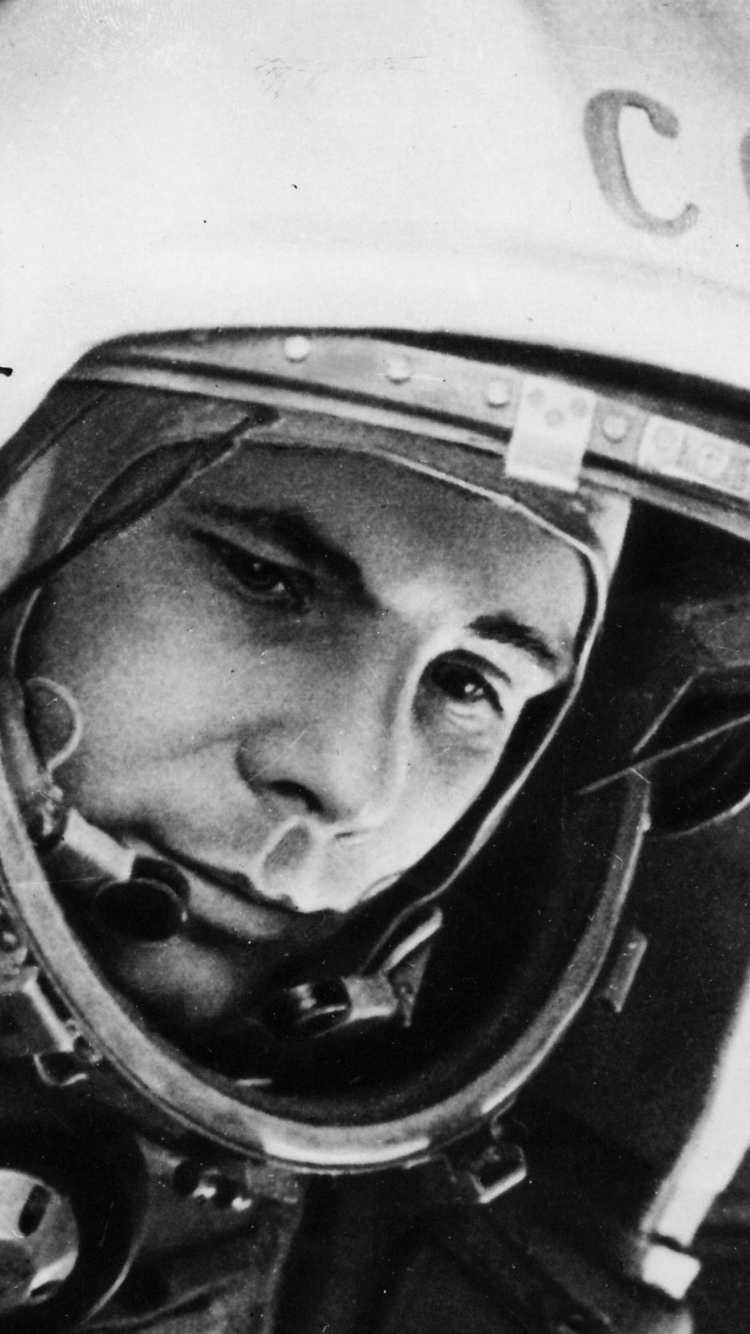Sfondi Yuri Gagarin First Austronaut 750x1334