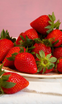 Strawberries Plate screenshot #1 240x400