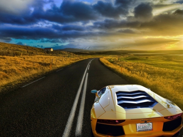 Fondo de pantalla Lamborghini Aventador 640x480