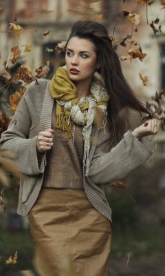 Fondo de pantalla Autumn Girl 240x400