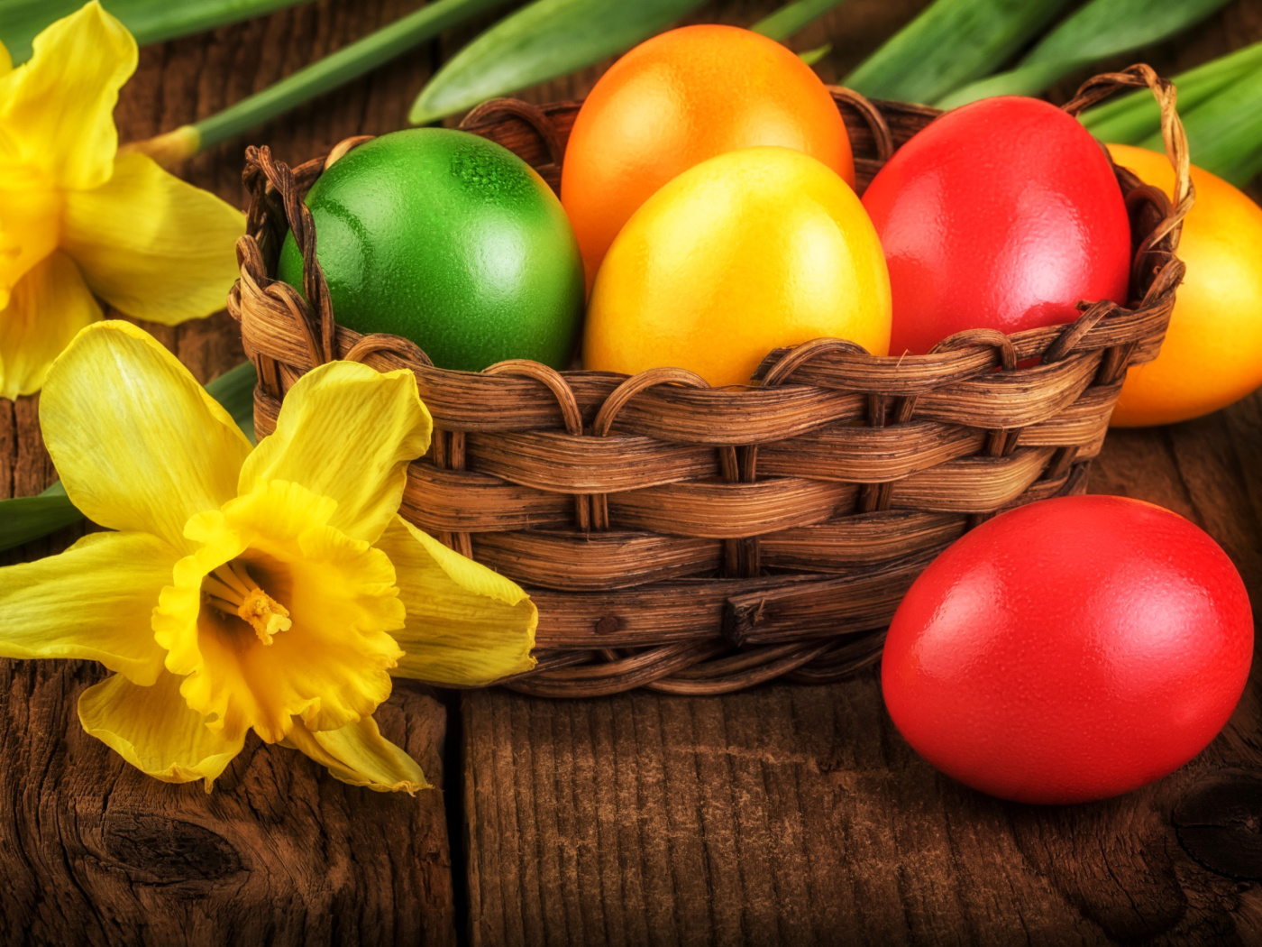 Daffodils and Easter Eggs wallpaper 1400x1050