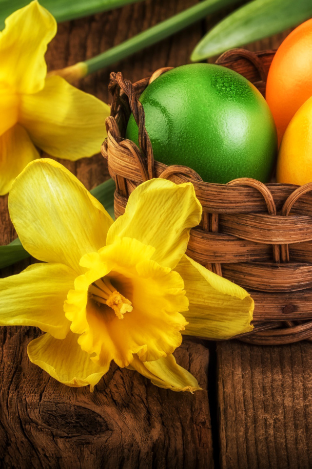 Fondo de pantalla Daffodils and Easter Eggs 640x960