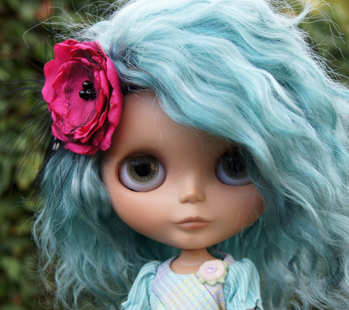 Обои Doll With Blue Hair 1440x1280