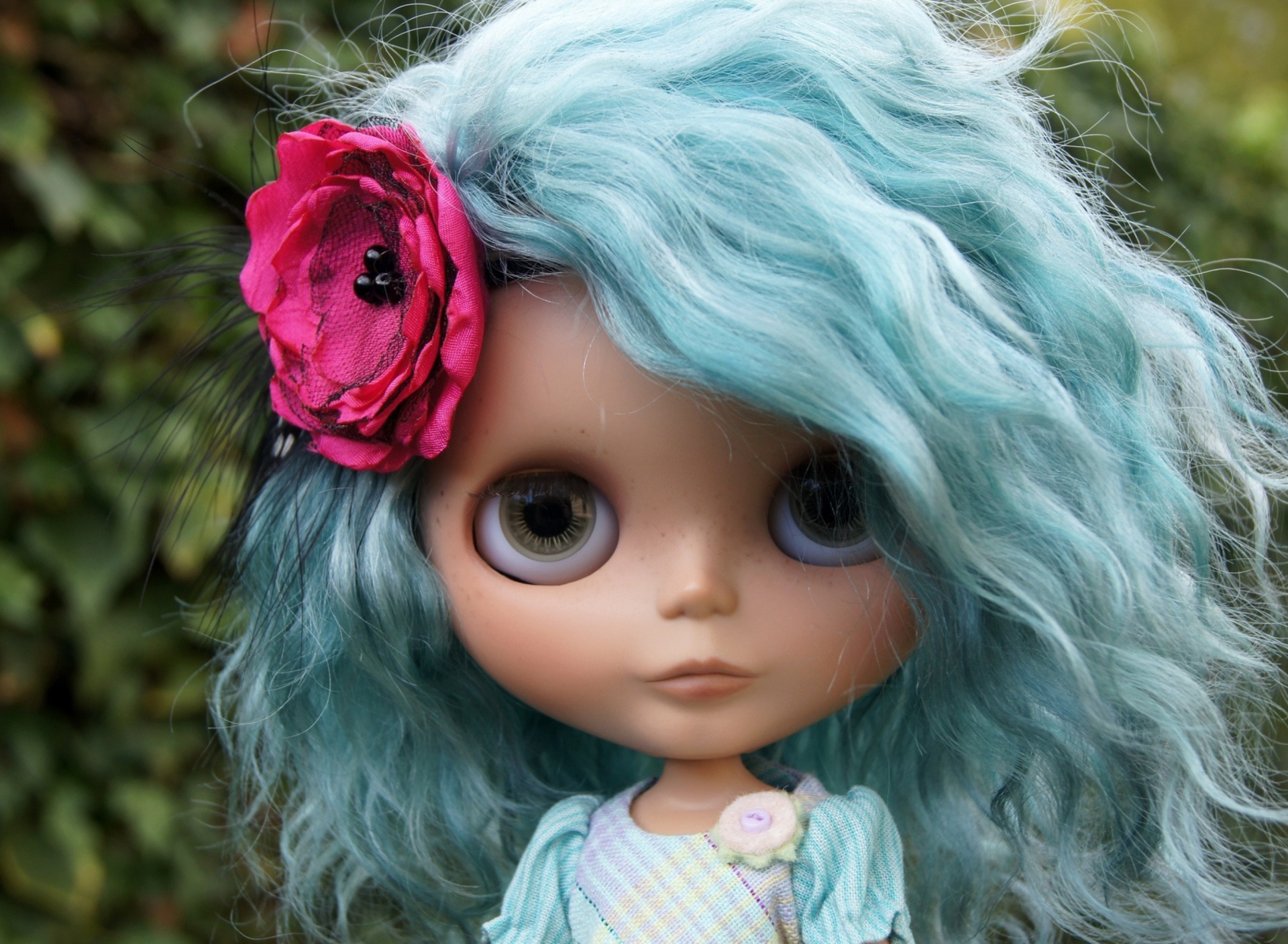 Fondo de pantalla Doll With Blue Hair 1920x1408