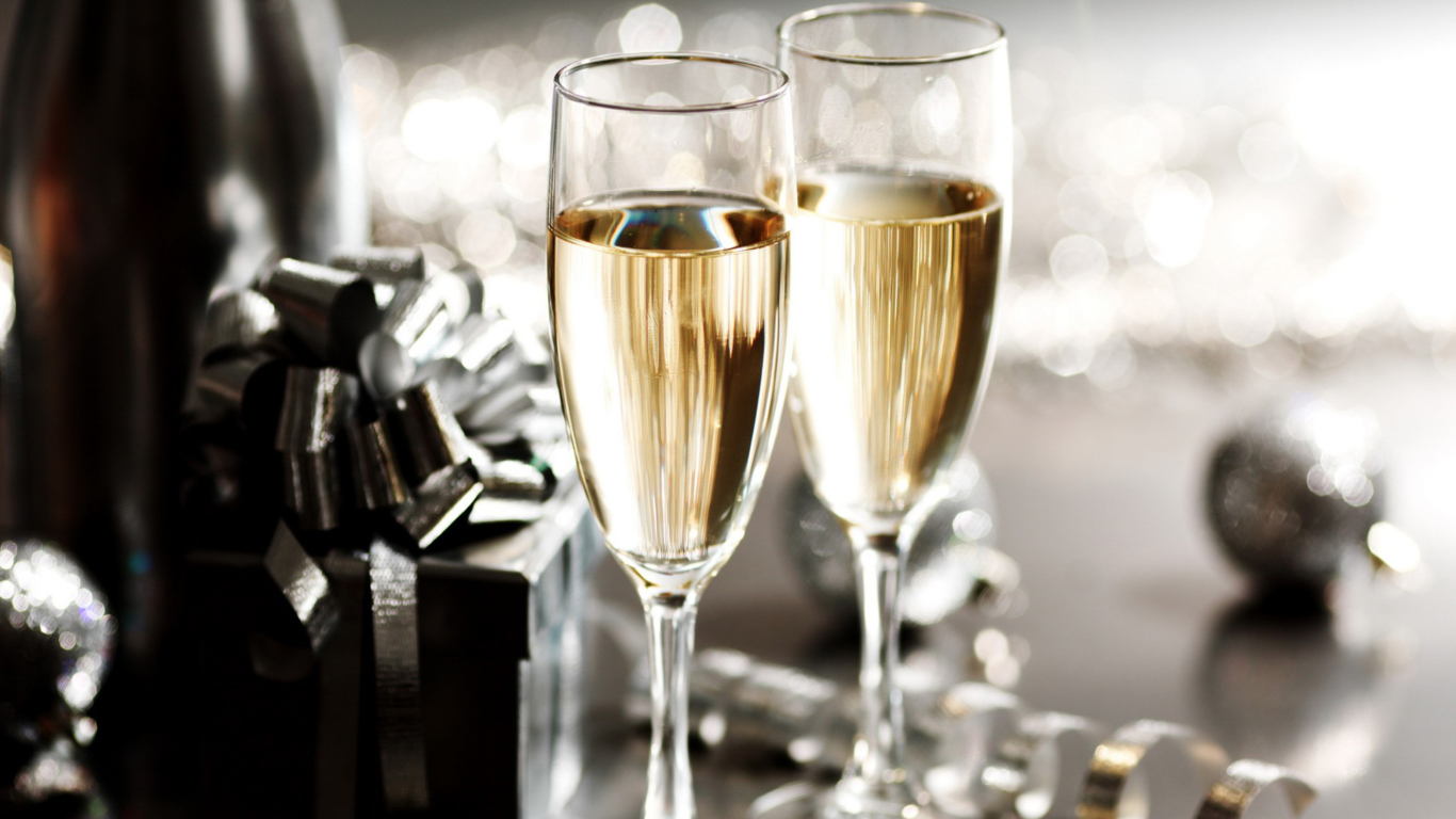 Обои New Years Eve Champagne 1366x768