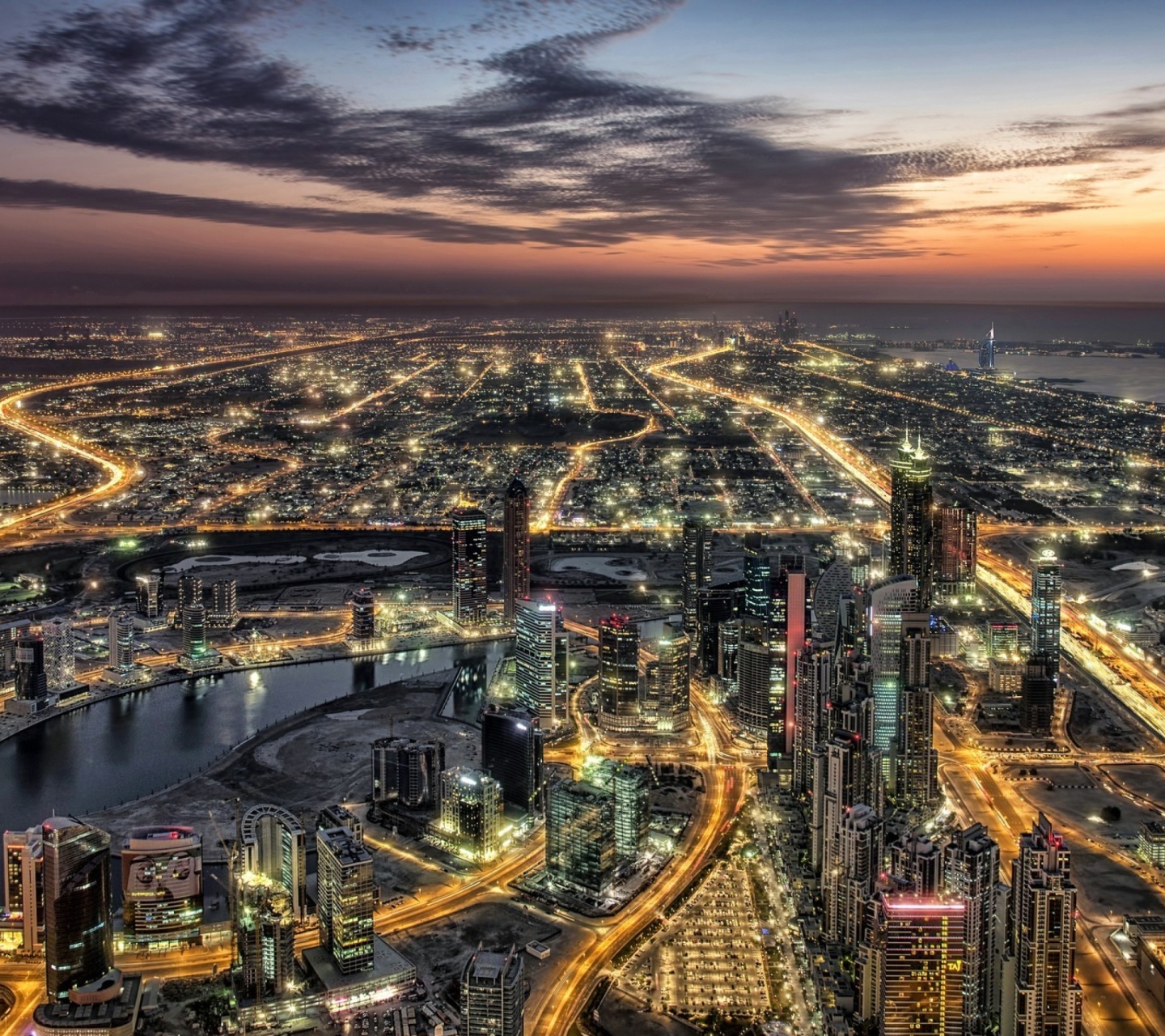 Das Dubai Night City Tour in Emirates Wallpaper 1440x1280