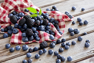 Free Blueberries And Blackberries Picture for Android, iPhone and iPad