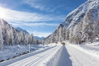 Free Snow-covered Road Picture for Android, iPhone and iPad