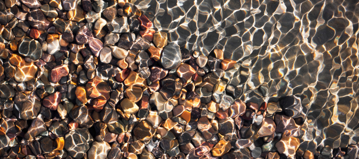 Pebbles And Water Reflections screenshot #1 720x320
