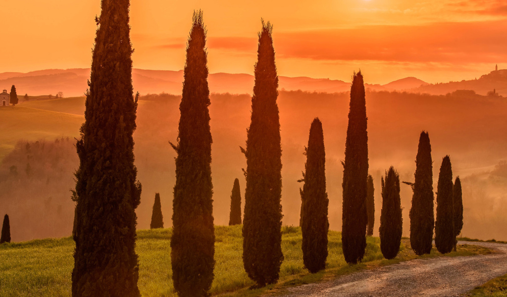 Tuscany Valley Autumn wallpaper 1024x600