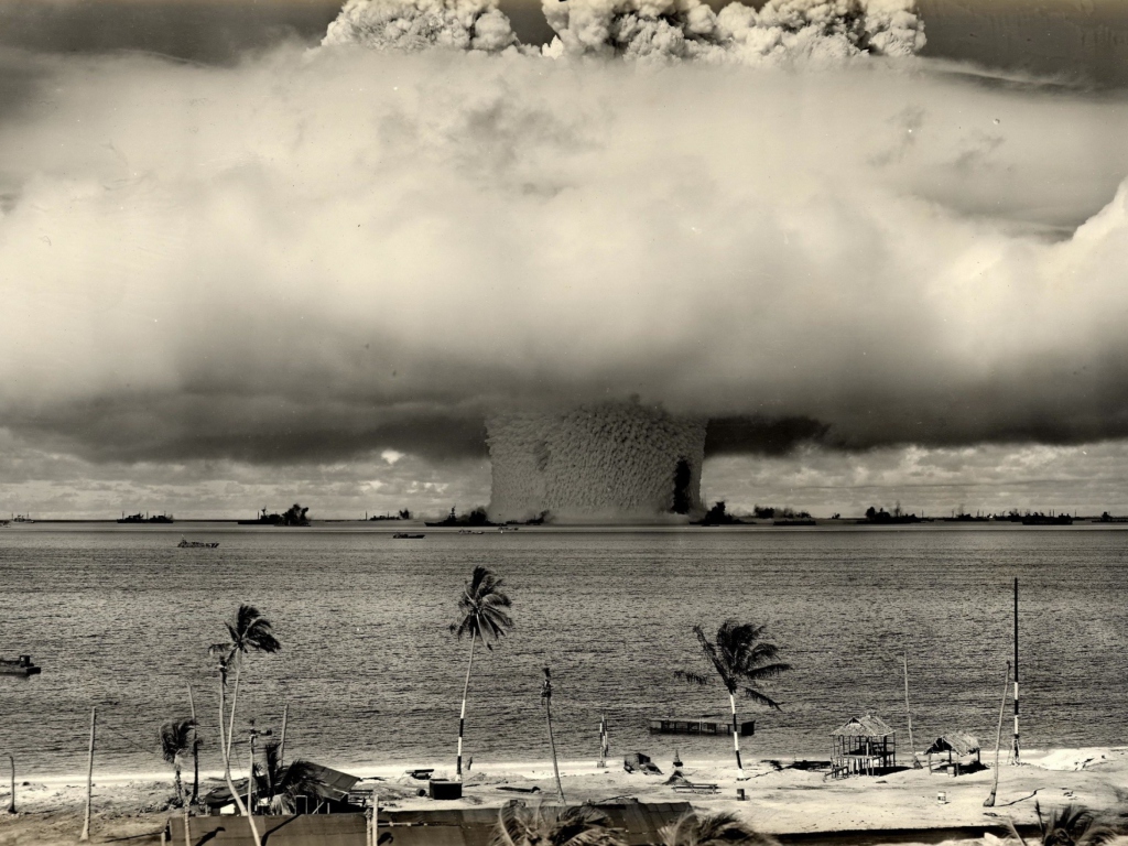 Screenshot №1 pro téma Nuclear Bomb Near The Beach 1024x768