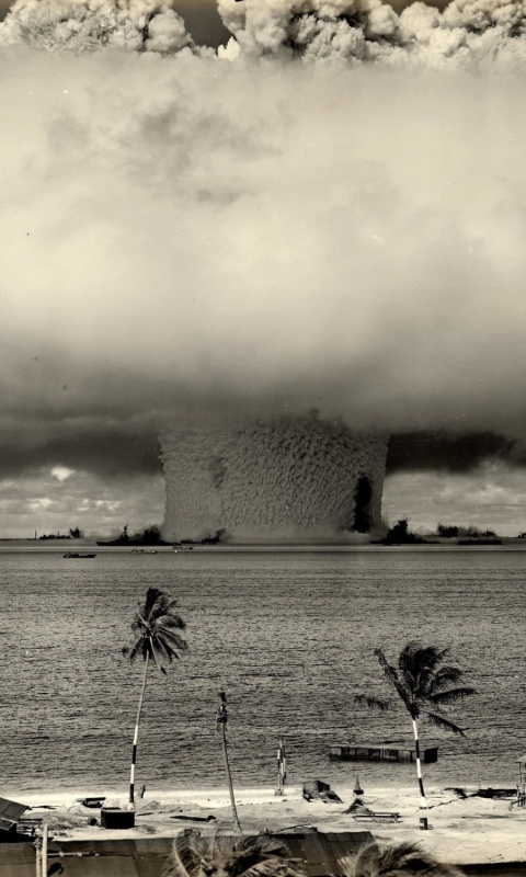 Обои Nuclear Bomb Near The Beach 480x800