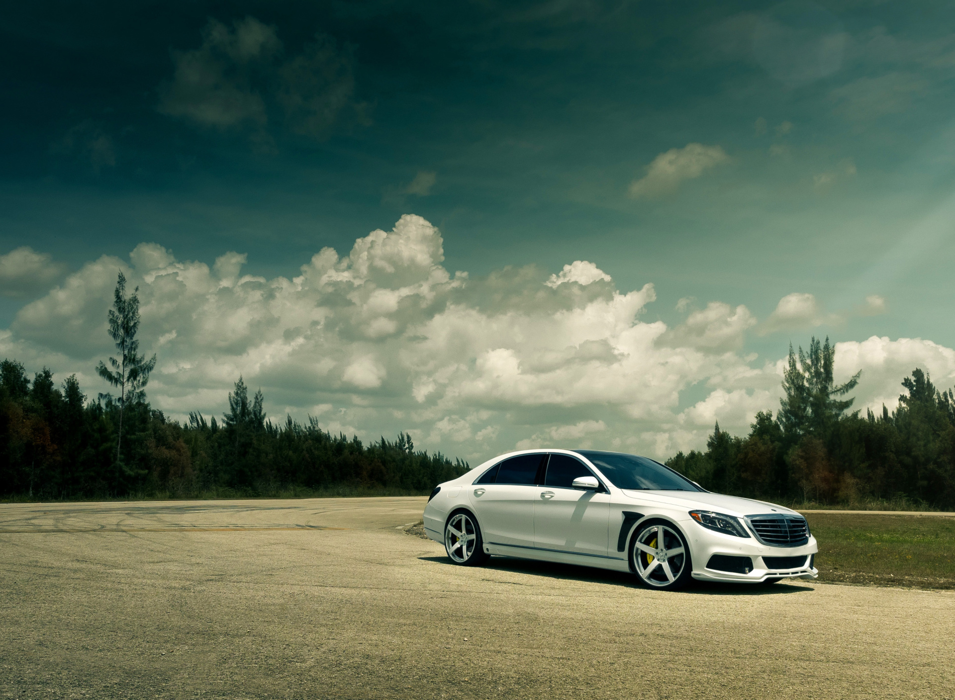 Das Mercedes- Benz S550 Tuned Brabus Wallpaper 1920x1408