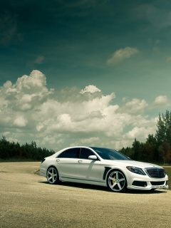 Screenshot №1 pro téma Mercedes- Benz S550 Tuned Brabus 240x320