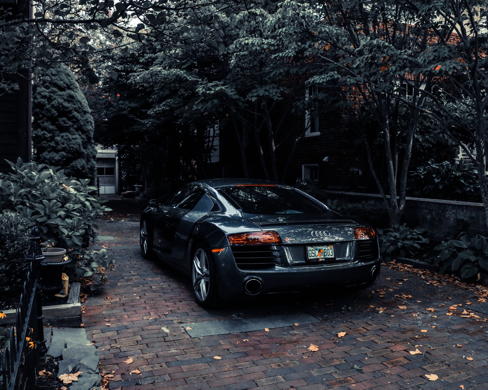 Fondo de pantalla Audi R8 Black V10 1600x1280