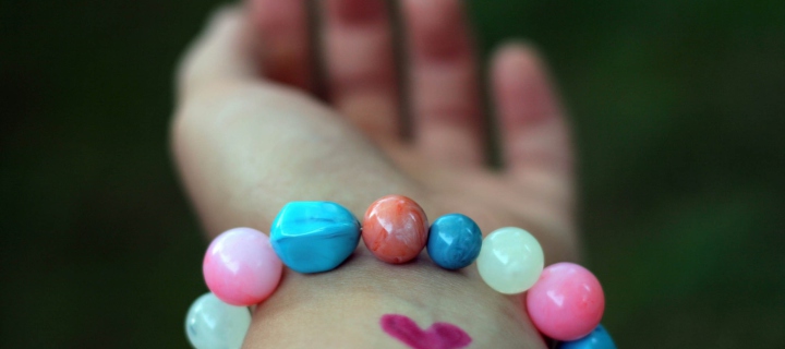 Heart And Colored Marbles Bracelet wallpaper 720x320