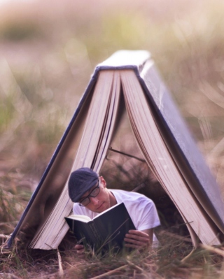 Reading Books - Obrázkek zdarma pro 640x1136