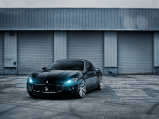 Das Maserati GranTurismo Wallpaper 320x240