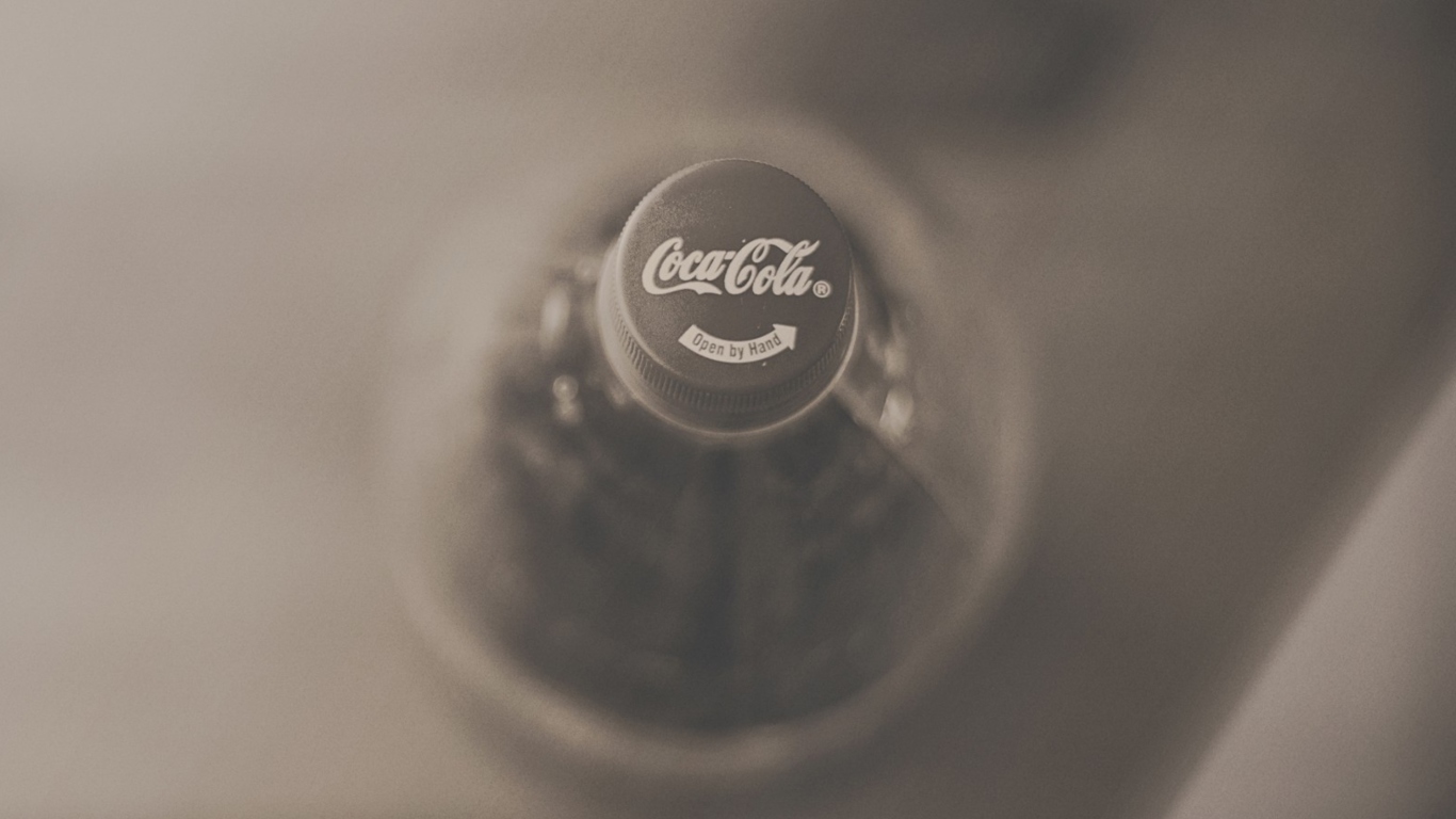 Fondo de pantalla Coca-Cola Bottle 1366x768