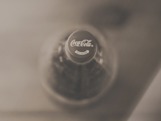 Fondo de pantalla Coca-Cola Bottle 320x240