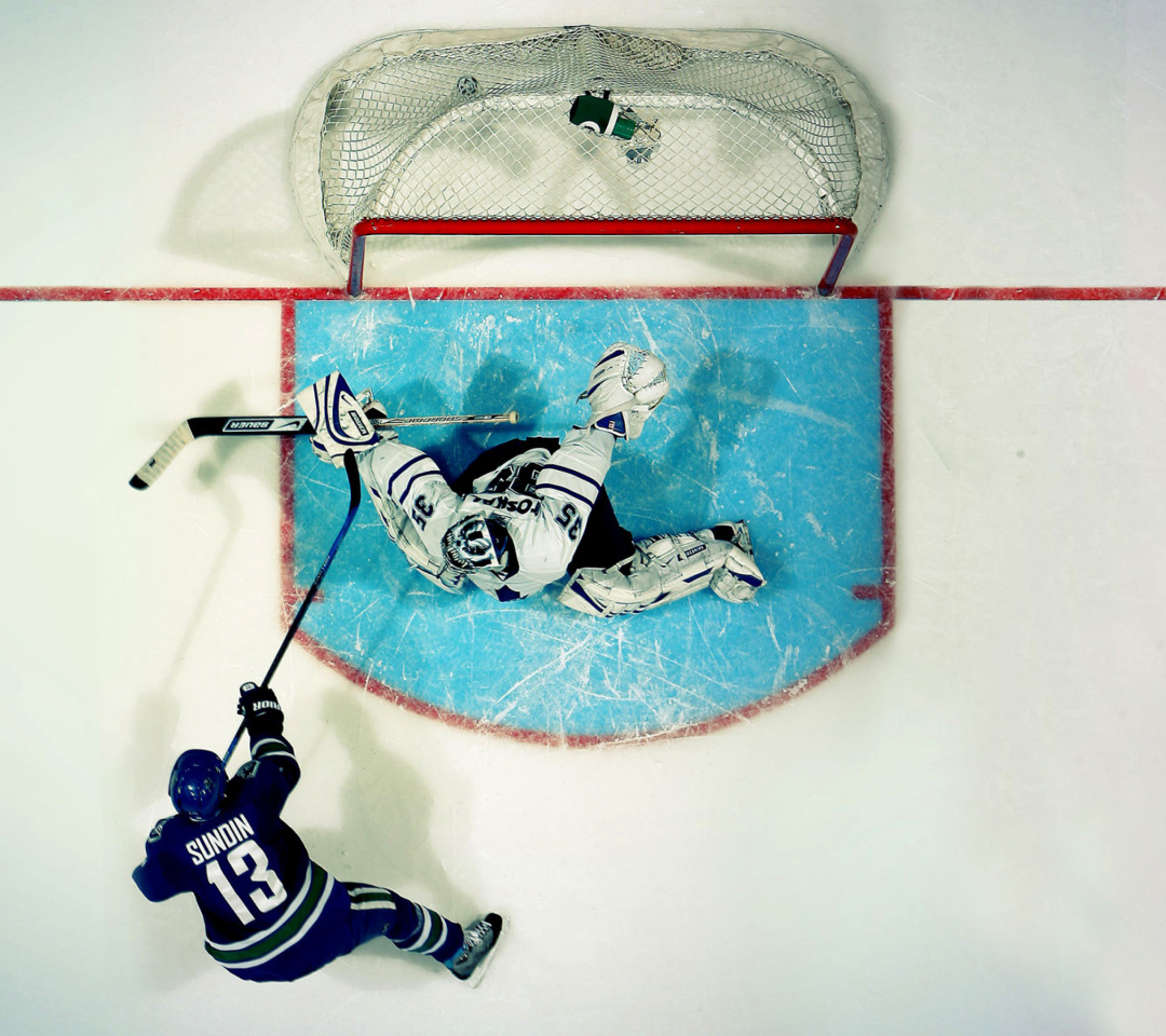 Fondo de pantalla Vancouver Canucks Goal and Goalkeeper 1080x960