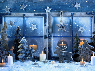 Das Christmas Window Decorations Wallpaper 320x240