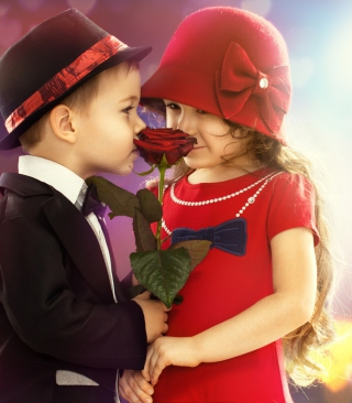 Cute Kids Couple With Rose - Obrázkek zdarma pro 240x400