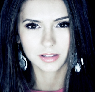 Nina Dobrev sfondi gratuiti per iPad 3