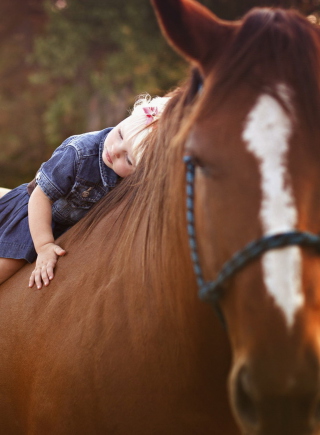Blonde Child On Horse - Obrázkek zdarma pro 640x1136