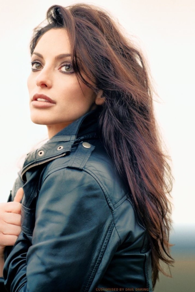 Screenshot №1 pro téma Beautiful Brunette Wearing Black Leather Jacket 640x960