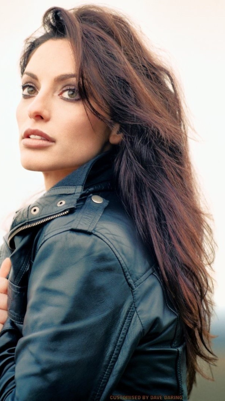 Screenshot №1 pro téma Beautiful Brunette Wearing Black Leather Jacket 750x1334