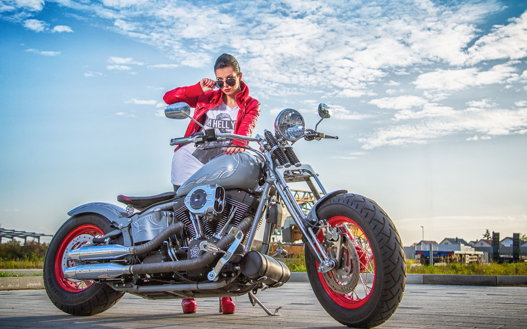Обои Harley Davidson with Cute Girl 1680x1050
