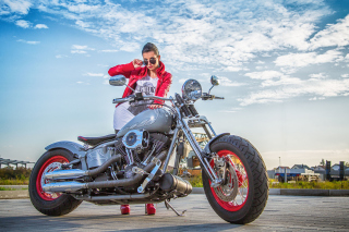 Harley Davidson with Cute Girl - Obrázkek zdarma 