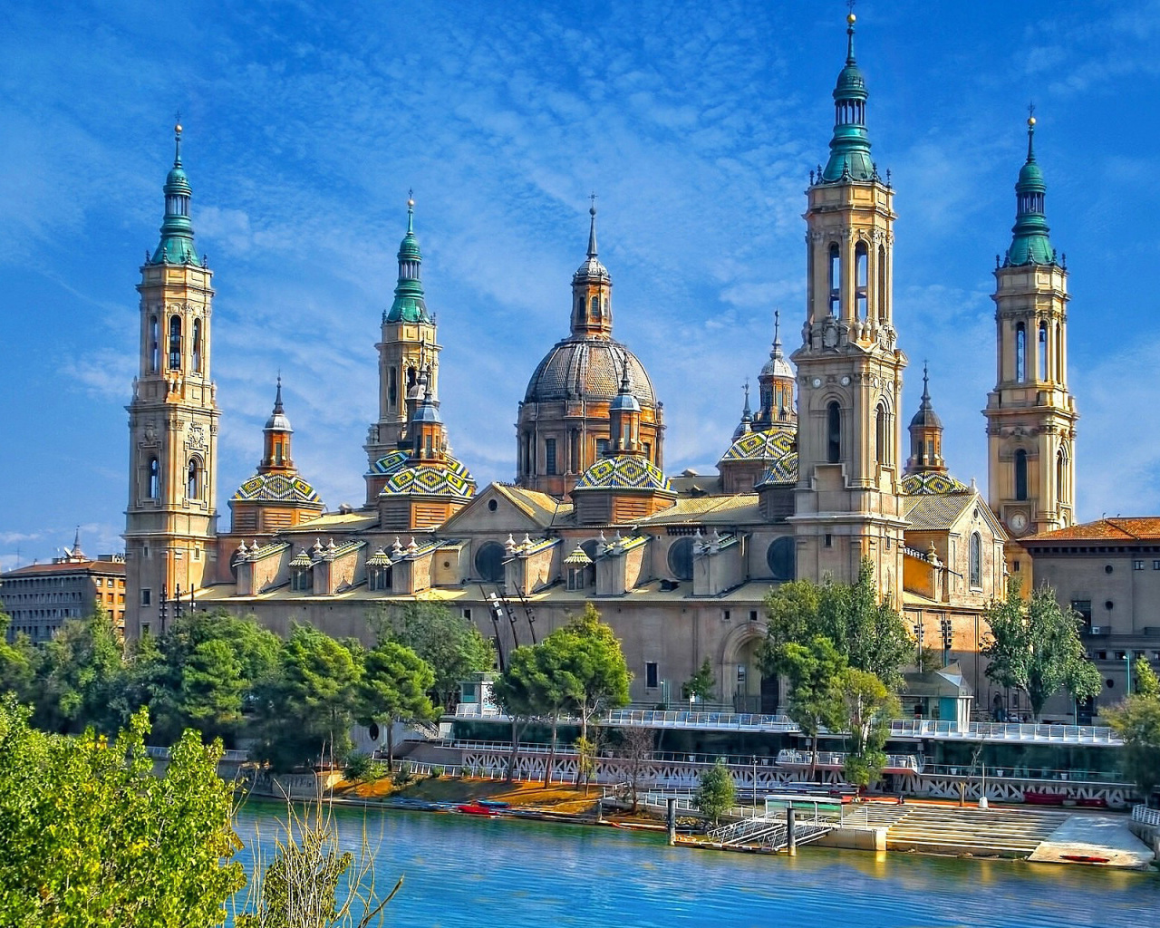 Basilica of Our Lady of the Pillar, Zaragoza, Spain screenshot #1 1280x1024