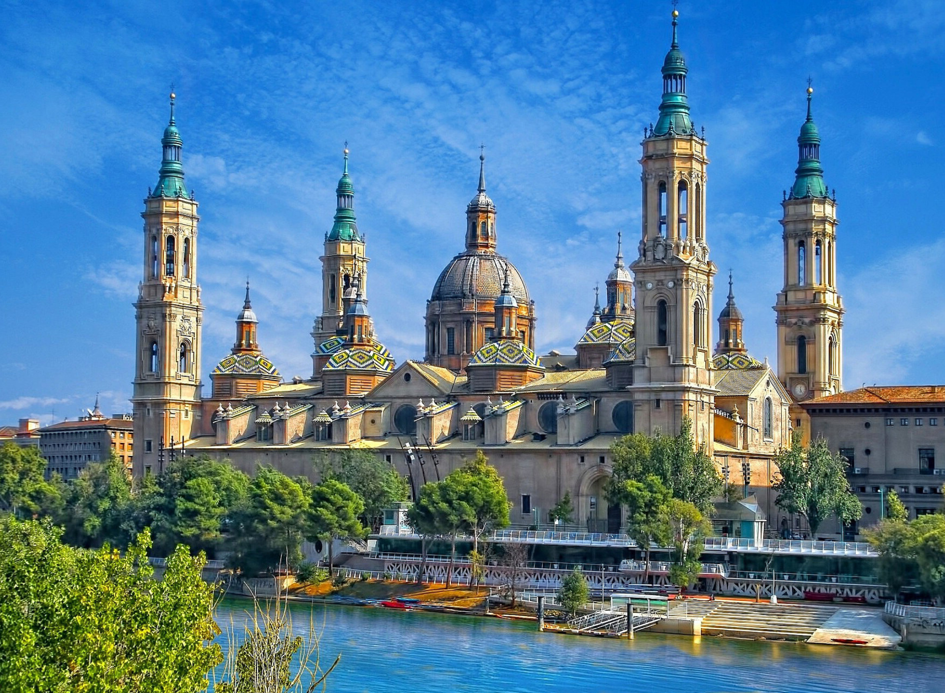 Das Basilica of Our Lady of the Pillar, Zaragoza, Spain Wallpaper 1920x1408