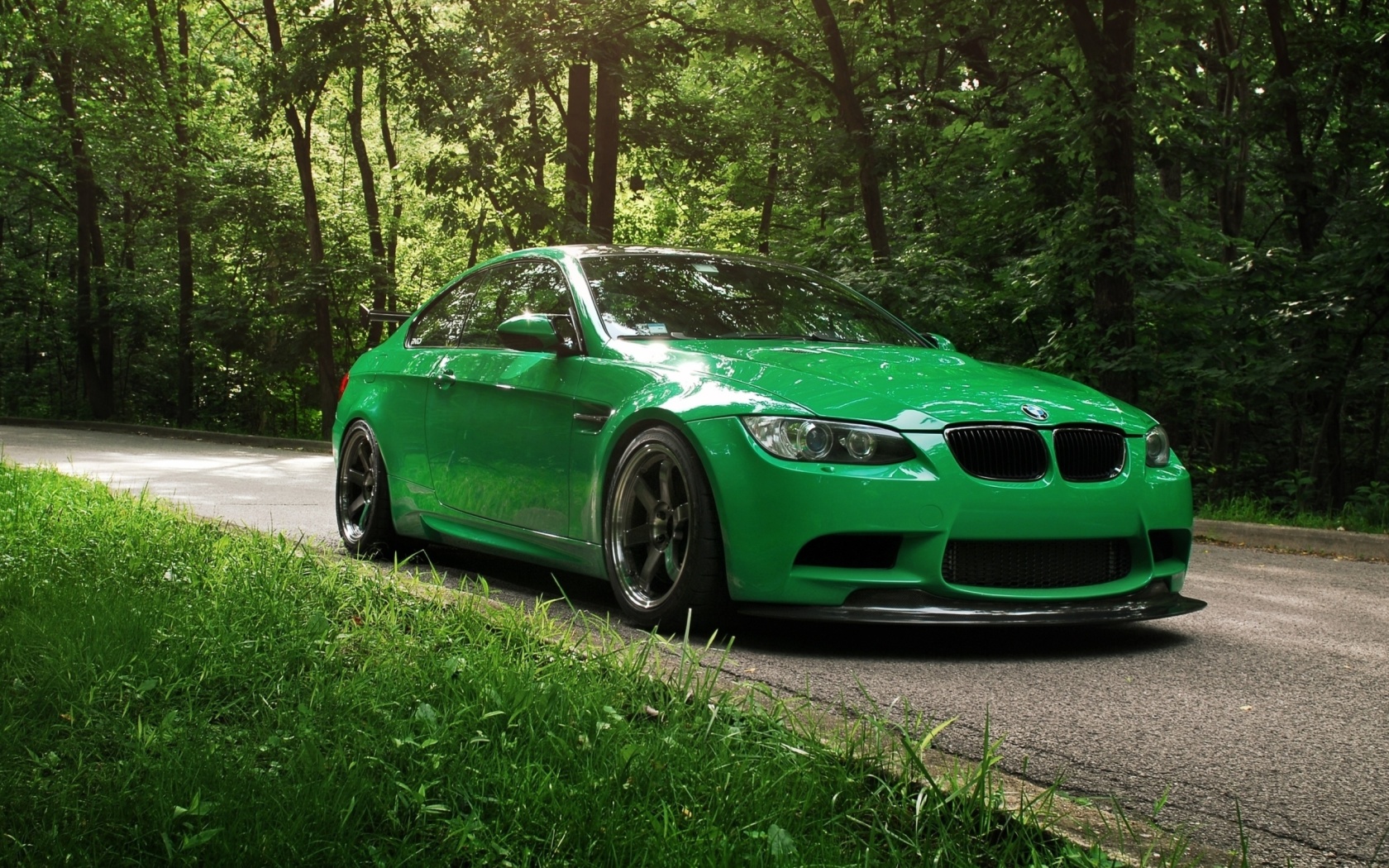 Screenshot №1 pro téma Green BMW Coupe 1680x1050