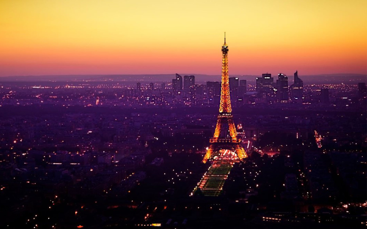 Screenshot №1 pro téma Eiffel Tower And Paris City Lights 1440x900