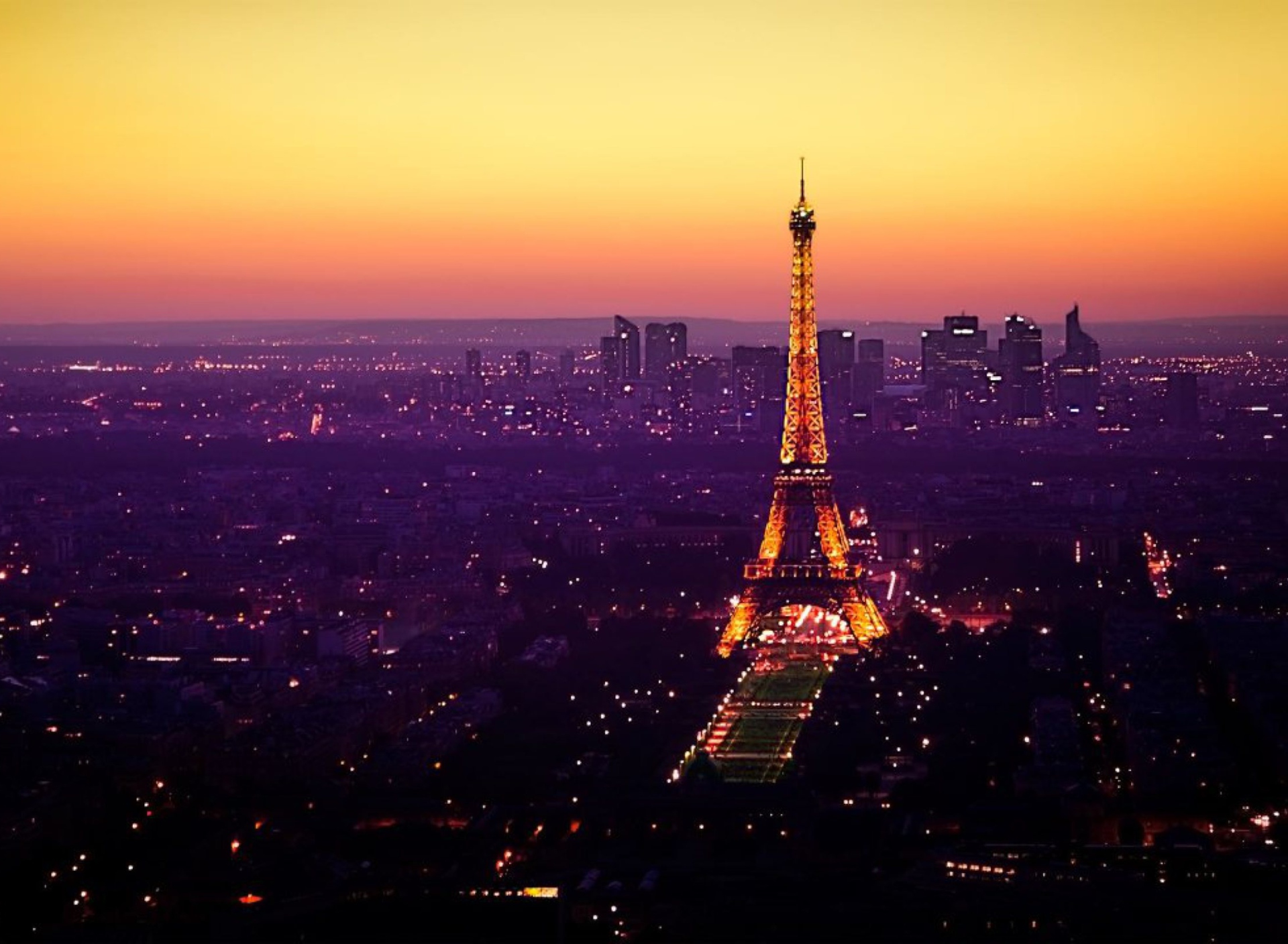 Das Eiffel Tower And Paris City Lights Wallpaper 1920x1408