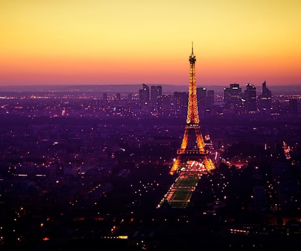 Eiffel Tower And Paris City Lights screenshot #1 960x800