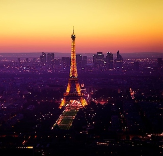 Eiffel Tower And Paris City Lights - Obrázkek zdarma pro iPad