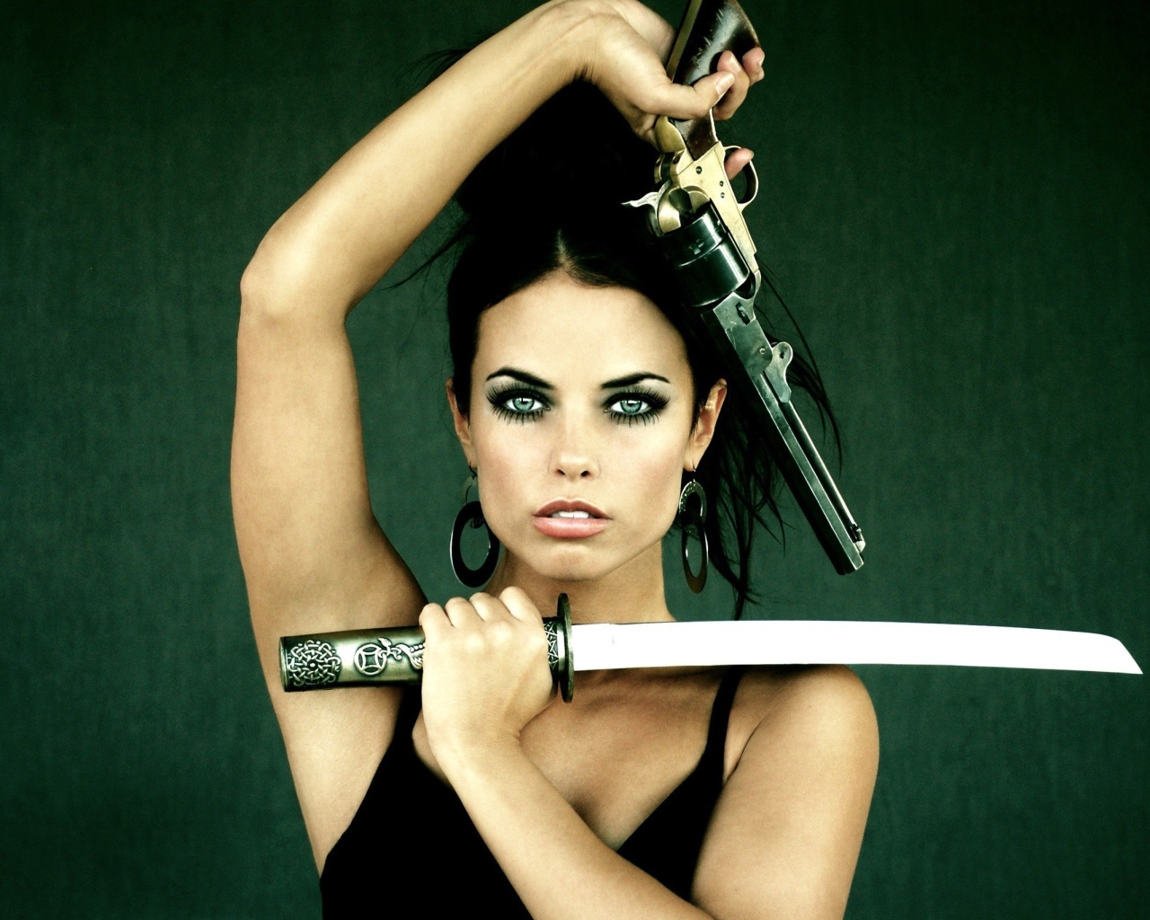 Das Warrior girl with swords Wallpaper 1280x1024
